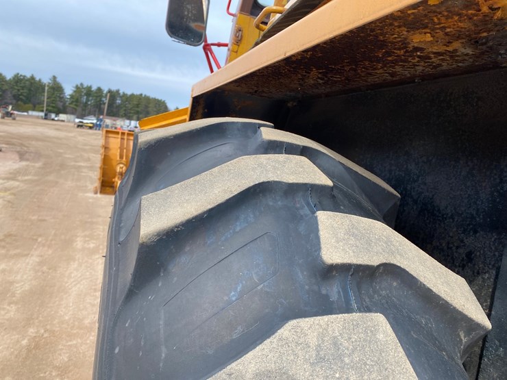 #1004-•-1982-allis-chalmers-714-series-b-industrial-plow-tractor-image-28