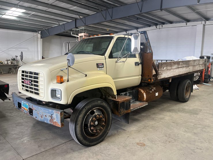 chevrolet-4500-truck-image-1