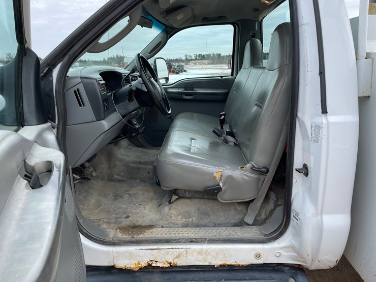 2004-ford-f550-image-30