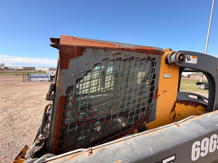 2014-deere-328e-image-11