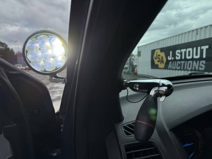 2017-ford-explorer-image-26