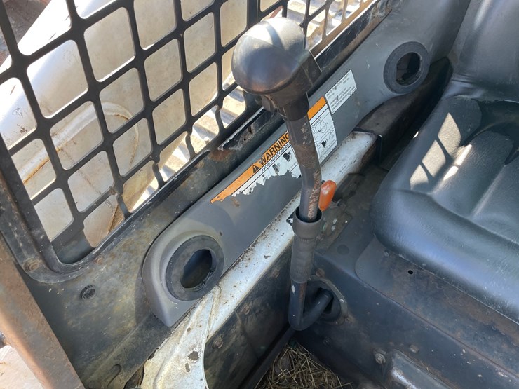 2005-bobcat-t300-image-39