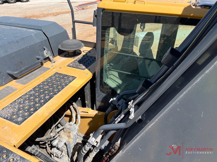 2019-john-deere-6-image-12