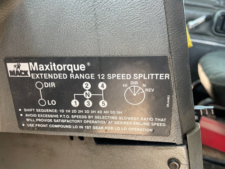 1995-mack-cl713-image-35