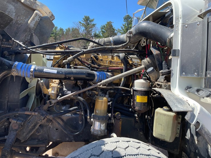 2007-freightliner-fld120-image-32