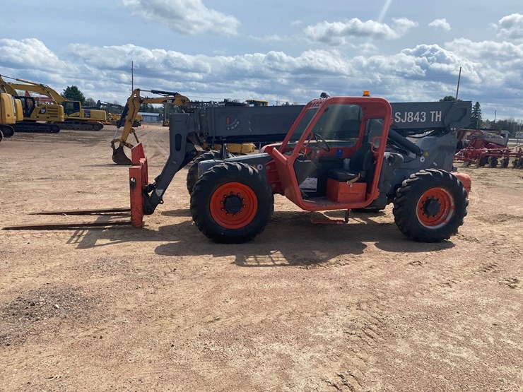 #1306-•-2018-skyjack-8,000lb-telehandler-image-14