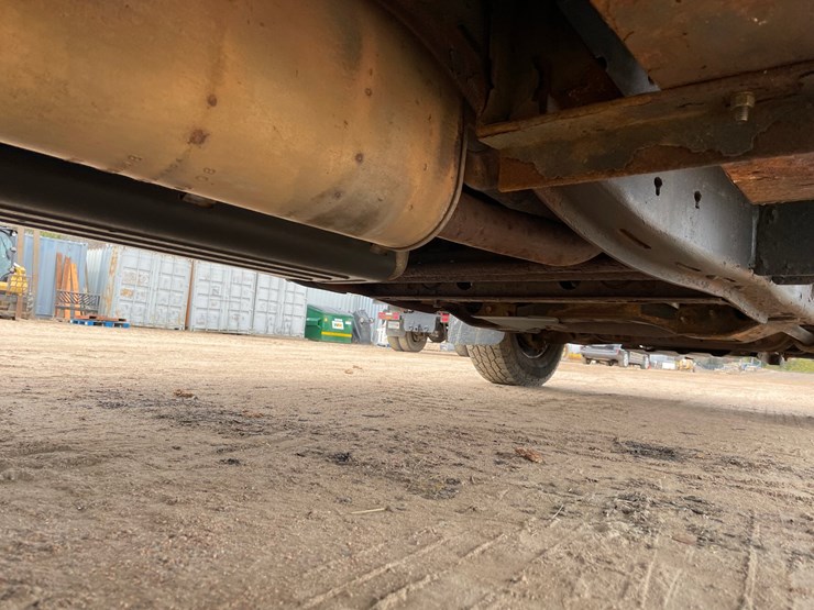 2011-chevrolet-3500-image-14