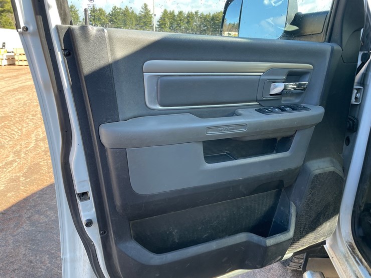 2014-dodge-ram-3500-image-43