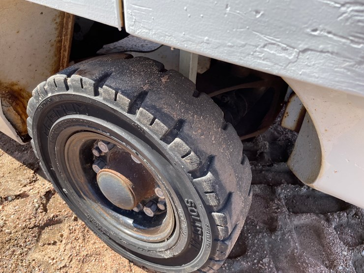 #1133-•-unicarriers-lp-forklift-image-33