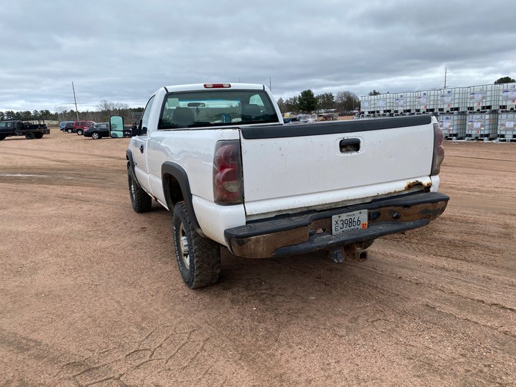 2004-chevrolet-2500-image-10