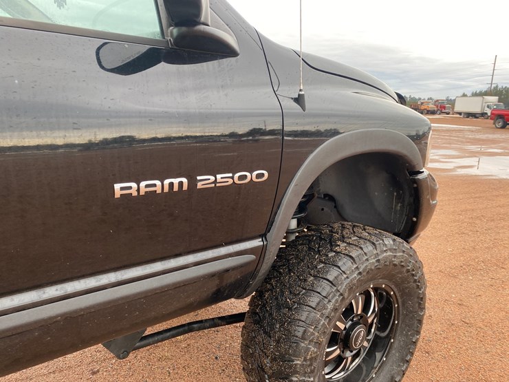 2005-dodge-2500-image-30