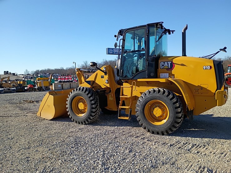 2023-caterpillar-910-image-4