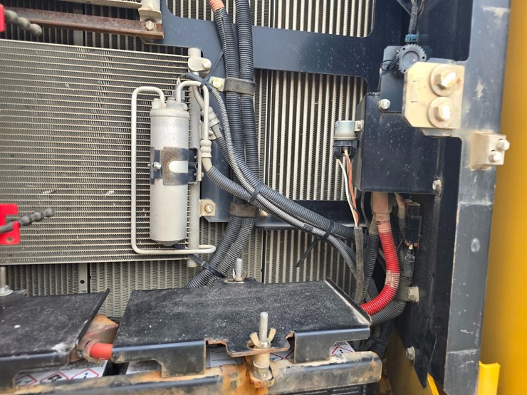 2014-deere-160g-lc-image-54