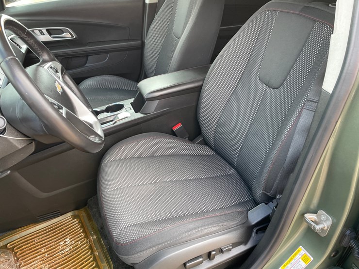 2015-chevrolet-equinox-lt-image-32