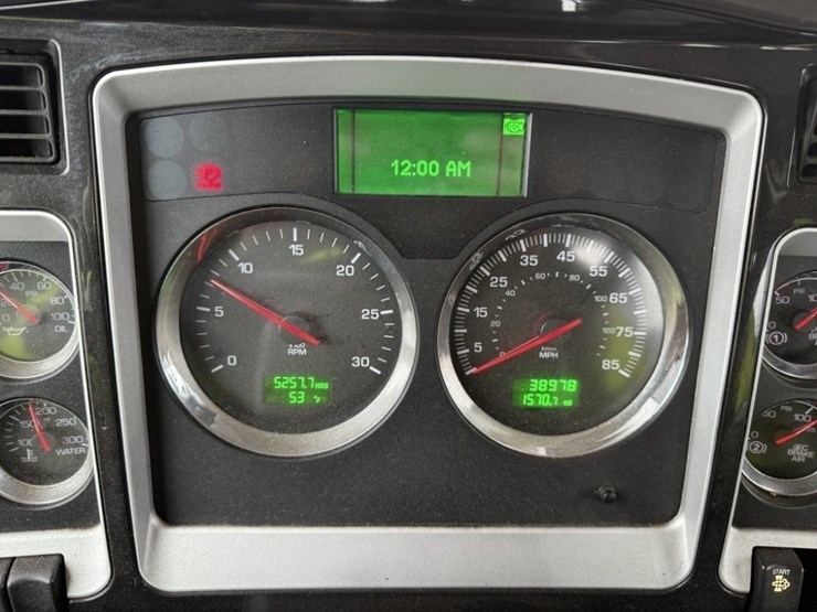 2015-kenworth-t440-image-26