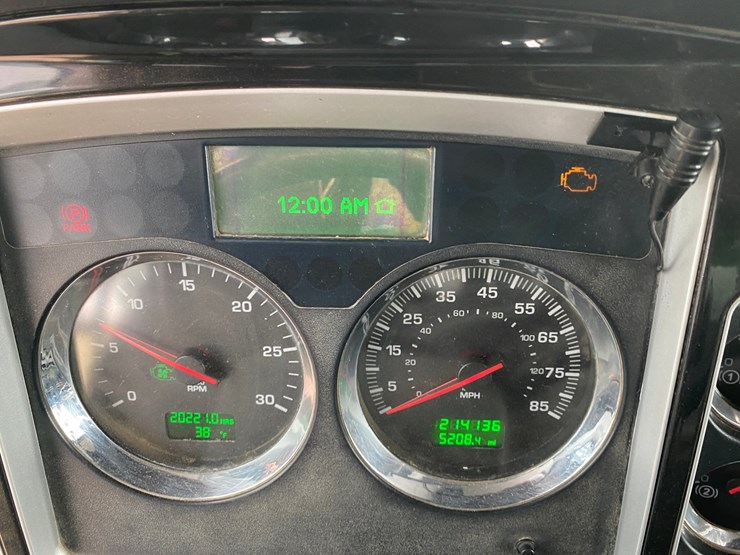 2015-kenworth-t800-image-47