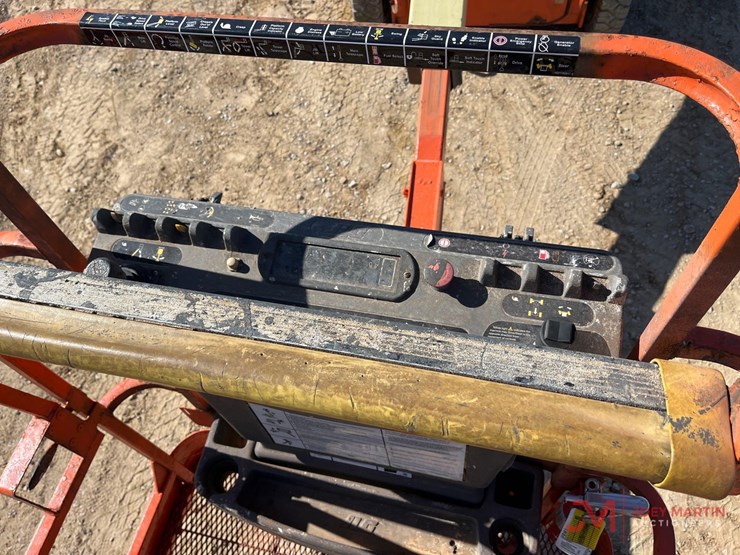 2020-jlg-e400a-image-10