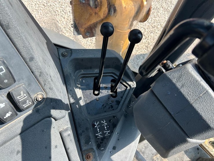 2021-deere-310l-image-25