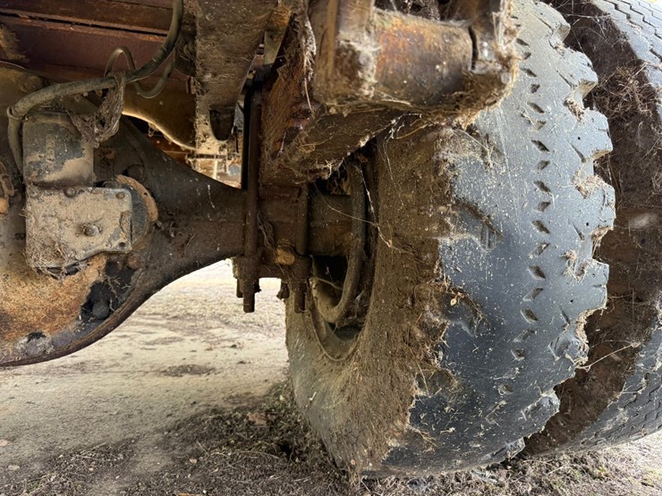 1982-ford-f700-image-9