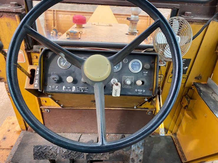 #1004-•-1982-allis-chalmers-714-series-b-industrial-plow-tractor-image-51