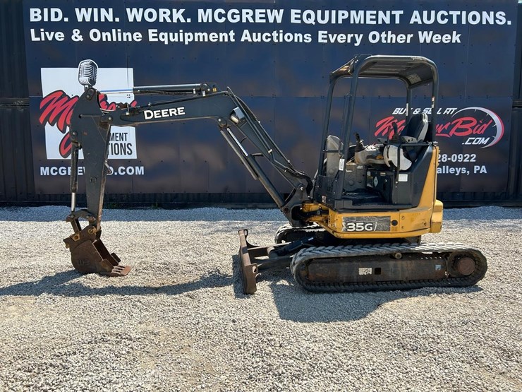 2016-deere-35g-image-1