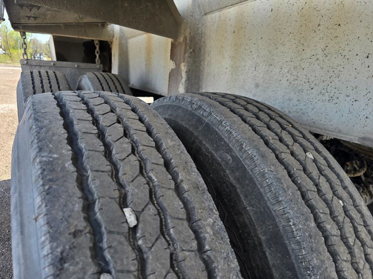 2000-red-river-live-bottom-image-44