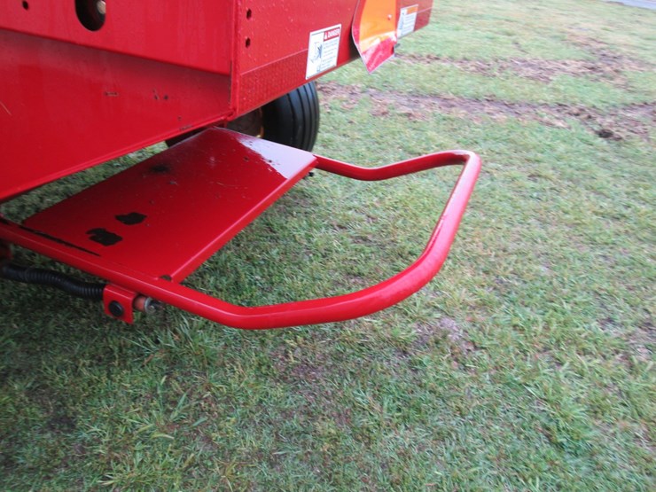 new-holland-br7060-image-5