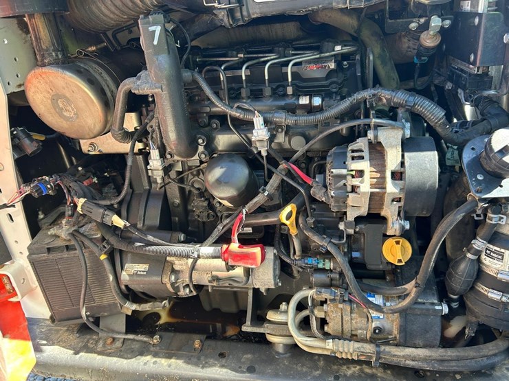 2019-bobcat-t595-image-15