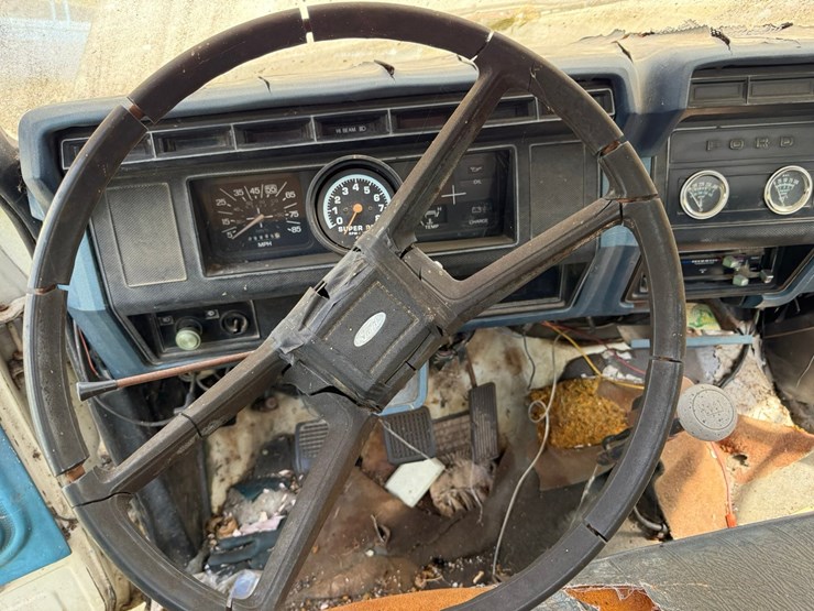 1982-ford-f700-image-58
