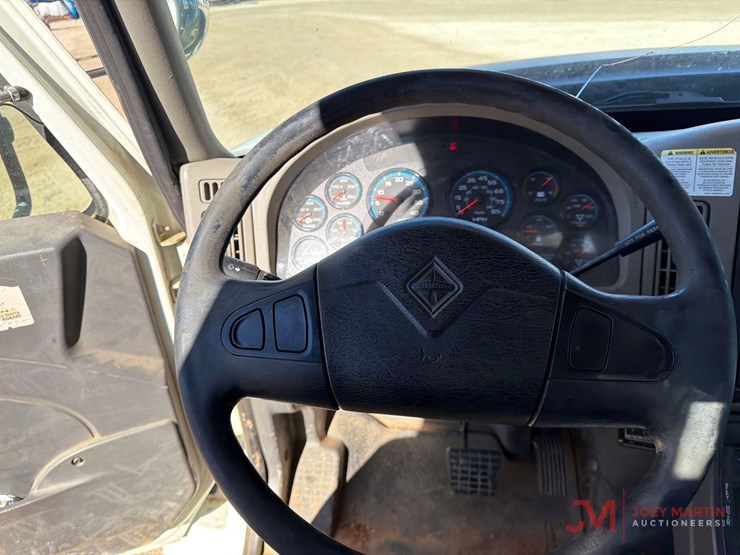 2008-international-7400-image-39