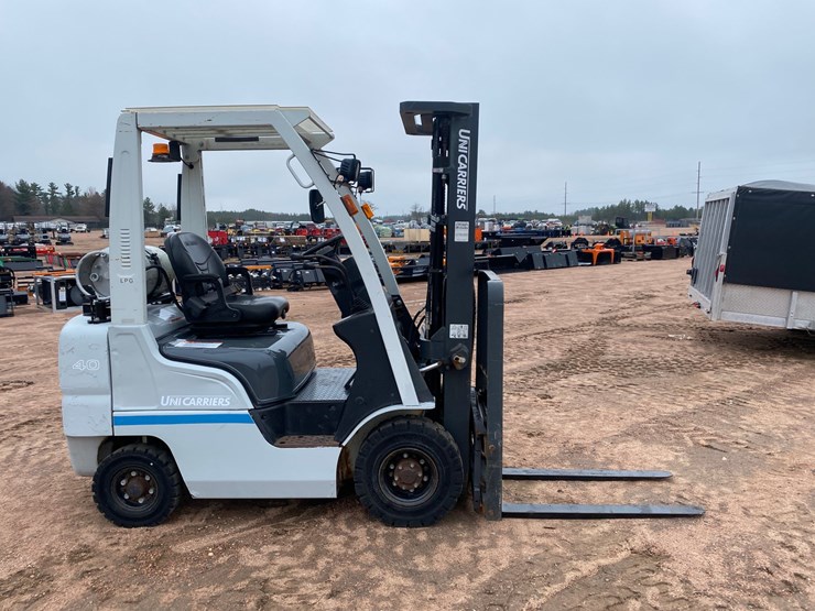 #1167-•-unicarriers-3,250lb-lp-forklift-image-4