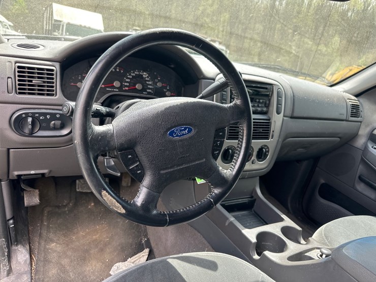 2003-ford-explorer-image-4