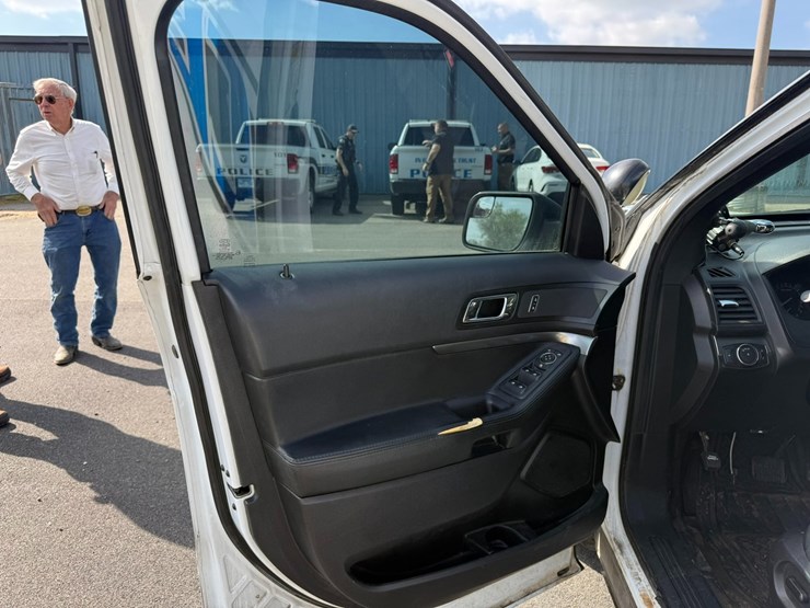 2018-ford-explorer-image-42