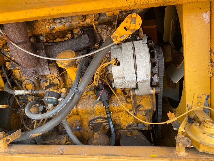 #1004-•-1982-allis-chalmers-714-series-b-industrial-plow-tractor-image-36