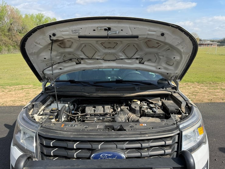 2018-ford-explorer-image-18