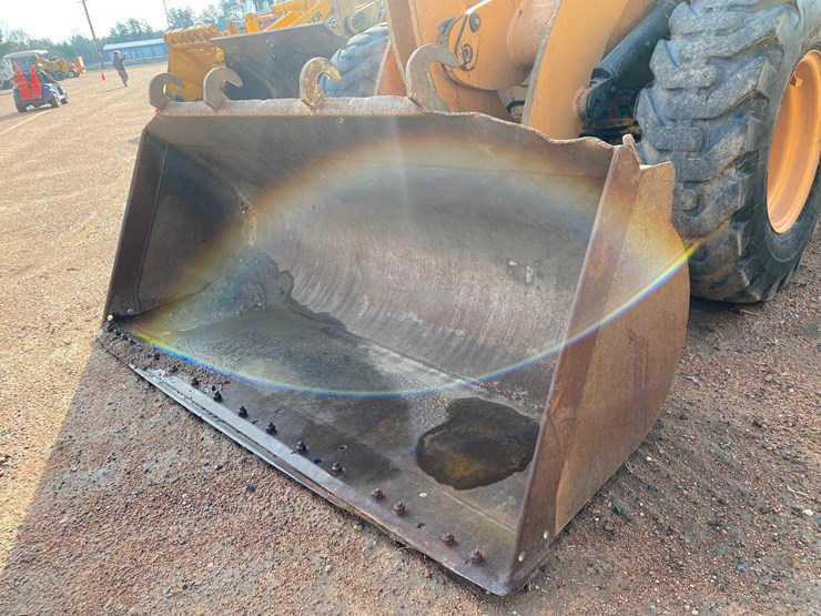 2012-case-521e-image-7