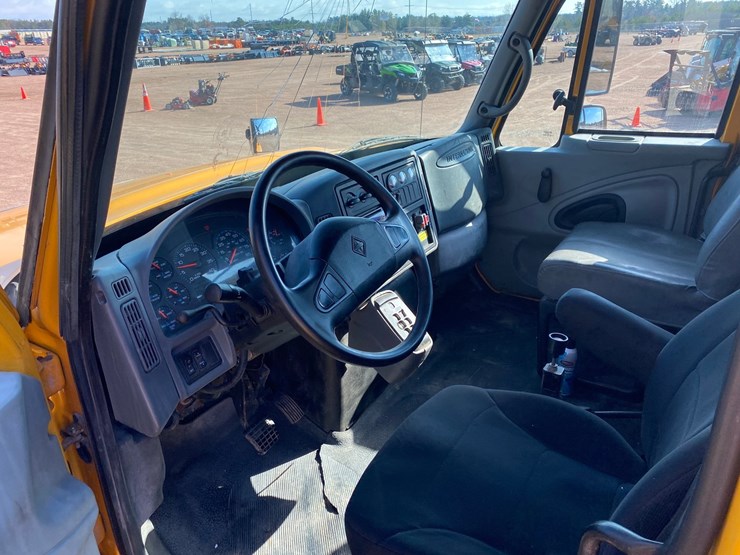 2004-international-7400-image-27