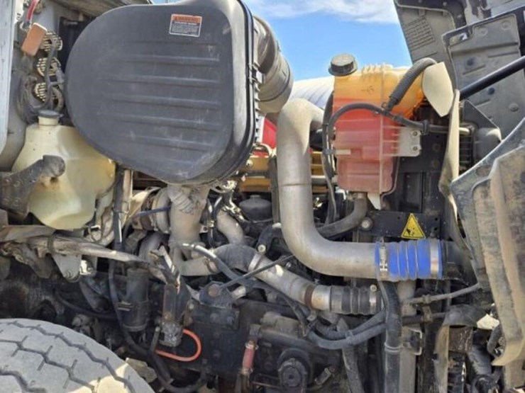 2012-caterpillar-ct660s-image-31