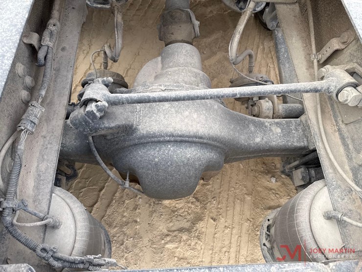 2015-freightliner-day-cab-truck-tractor-image-10