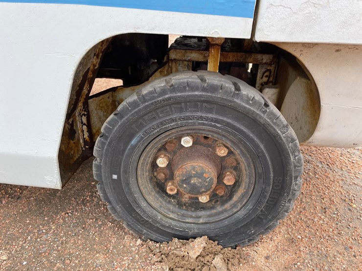 #1162-•-unicarriers-3,450-lbs-lp-forklift-image-24