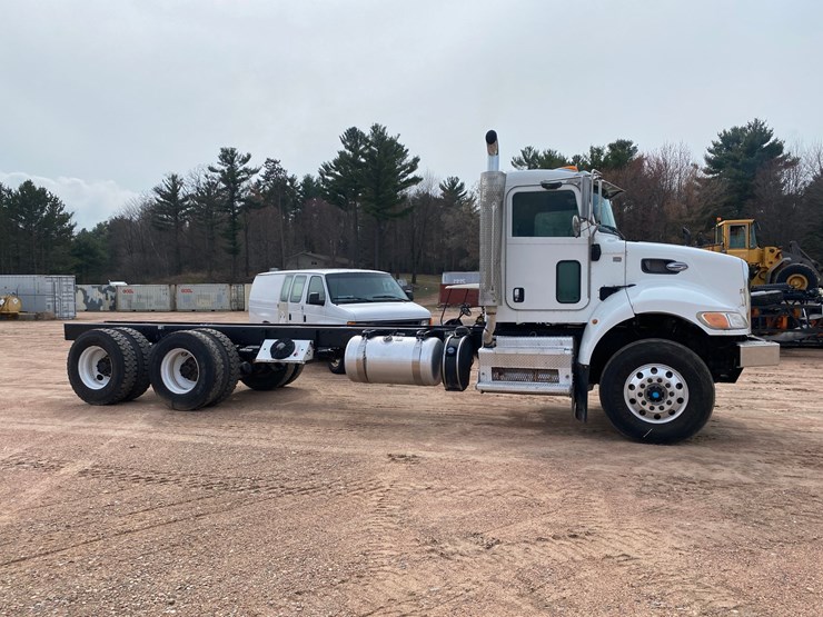 2017-peterbilt-348-image-5