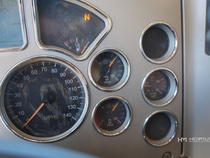 2018-mack-granite-gu713-image-22