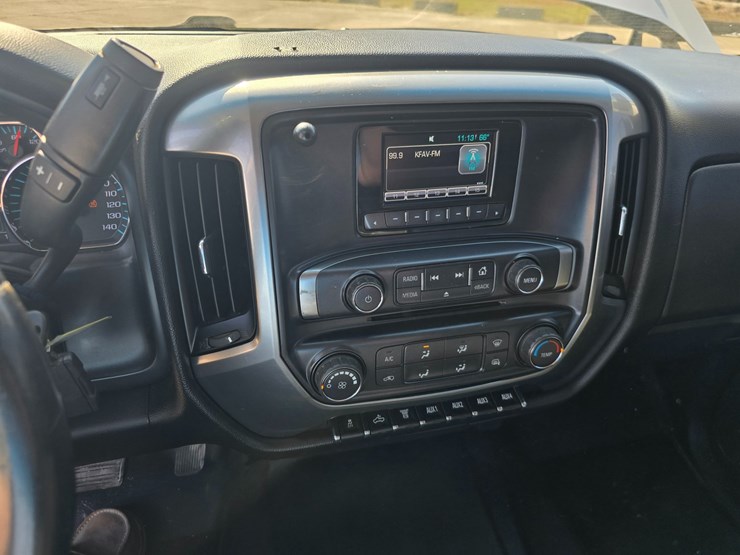 2015-chevrolet-silverado-3500-image-28