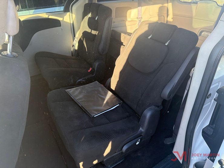 2016-dodge-grand-caravan-image-19