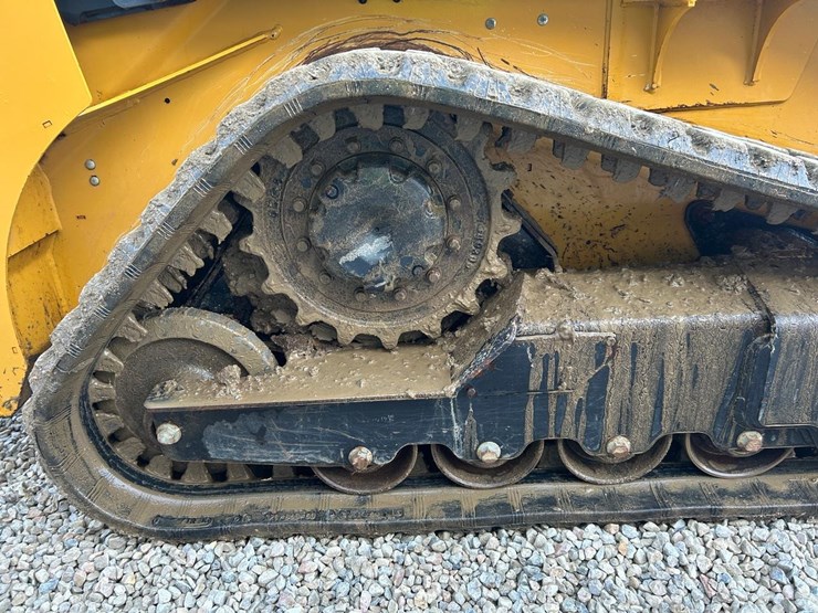 2016-deere-317g-image-13