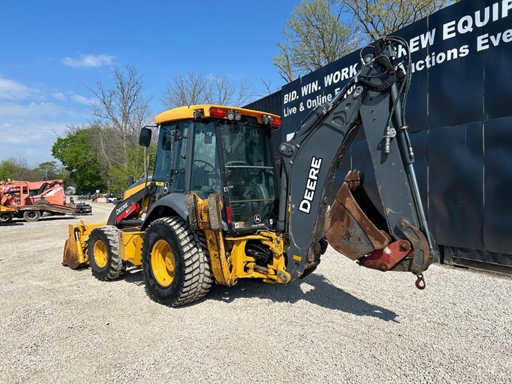 2021-deere-310l-image-2