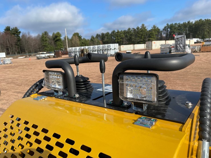 #1155-•-agt-mx-mrt14-tracked-stand-on-mini-skid-steer-image-16