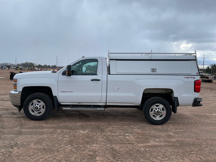 2015-chevrolet-silverado-2500-image-2