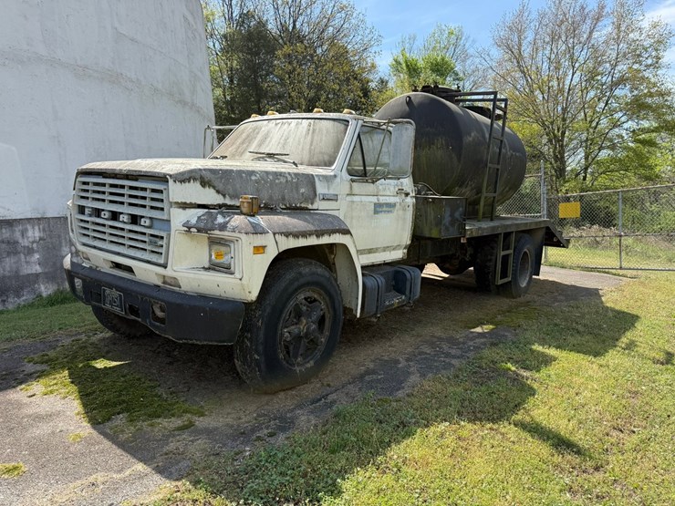 1982-ford-f700-image-1