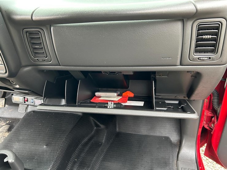 2004-chevrolet-1500-image-24